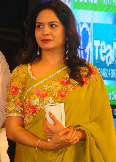 Telugu Singer Sunitha Images In Yellow Saree 5